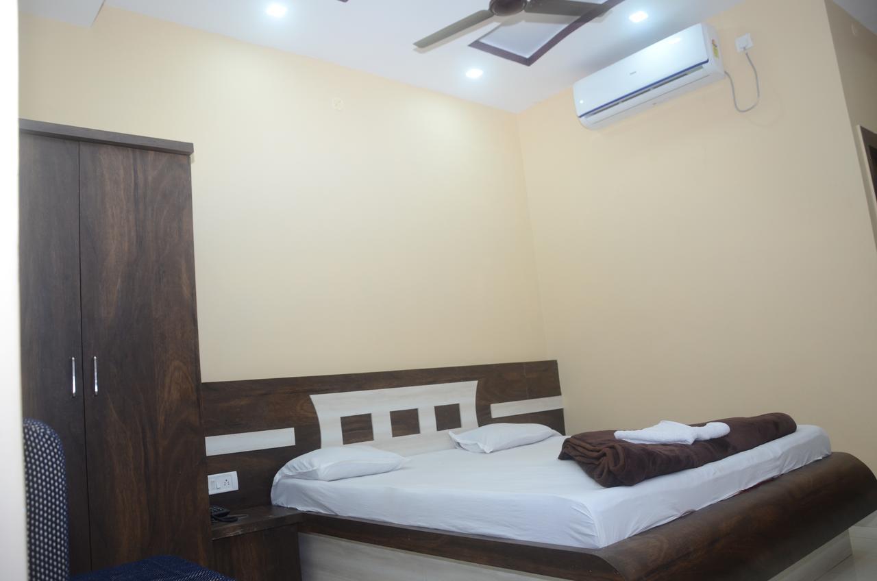 Hotel Sharda Inn Диогар Екстериор снимка